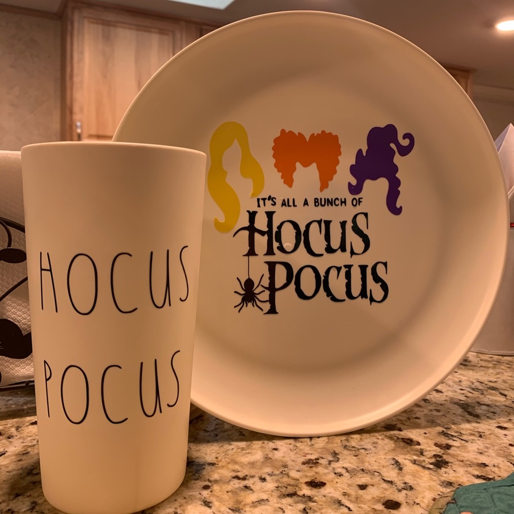 Hocus Pocus Dinner Set